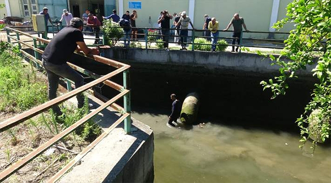 Çocuğunu kurtarmak için girdiği sulama kanalında öldü